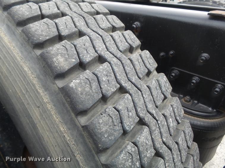 image for item K7614 1997 International 8100 semi truck