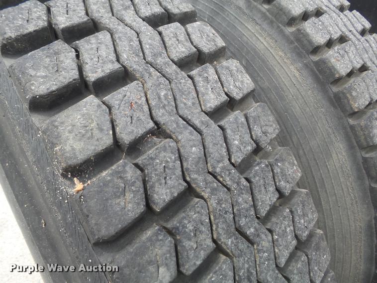 image for item K7614 1997 International 8100 semi truck