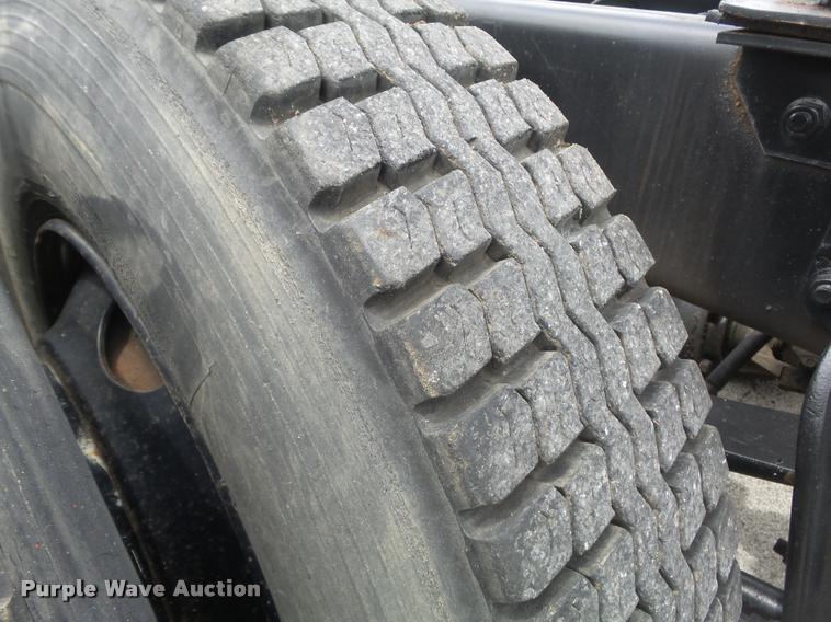 image for item K7614 1997 International 8100 semi truck