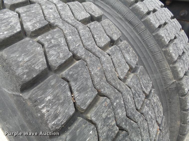 image for item K7614 1997 International 8100 semi truck