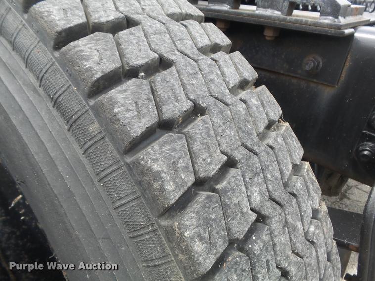 image for item K7614 1997 International 8100 semi truck