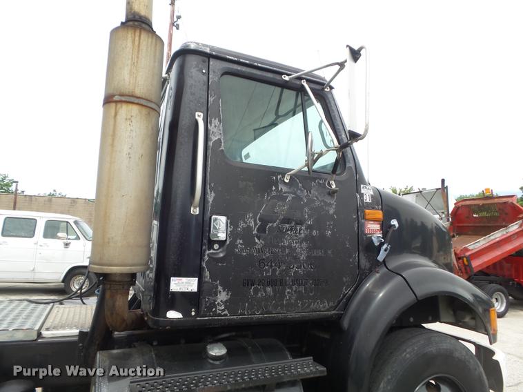 image for item K7614 1997 International 8100 semi truck