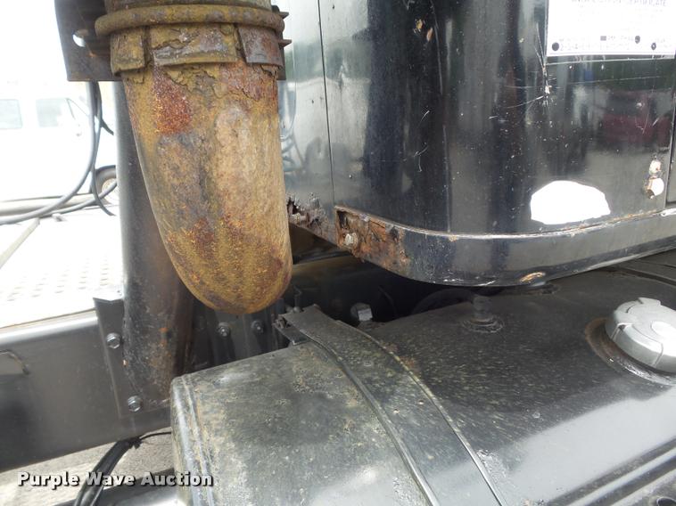 image for item K7614 1997 International 8100 semi truck