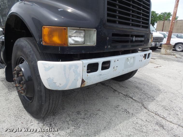 image for item K7614 1997 International 8100 semi truck