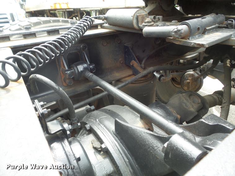 image for item K7614 1997 International 8100 semi truck