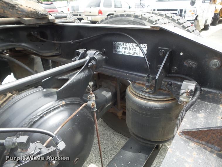 image for item K7614 1997 International 8100 semi truck