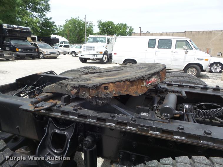 image for item K7614 1997 International 8100 semi truck