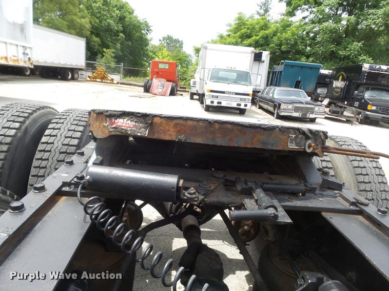 image for item K7614 1997 International 8100 semi truck