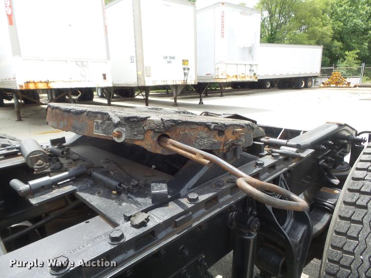 image for item K7614 1997 International 8100 semi truck