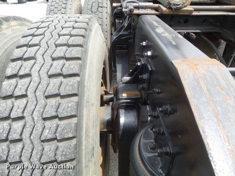 image for item K7614 1997 International 8100 semi truck