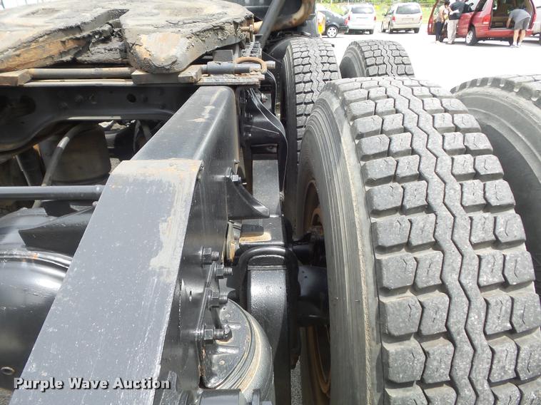 image for item K7614 1997 International 8100 semi truck