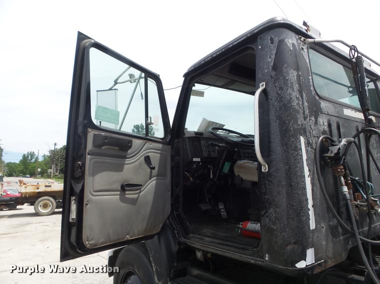 image for item K7614 1997 International 8100 semi truck