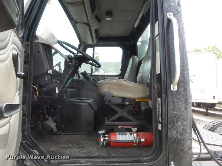 image for item K7614 1997 International 8100 semi truck