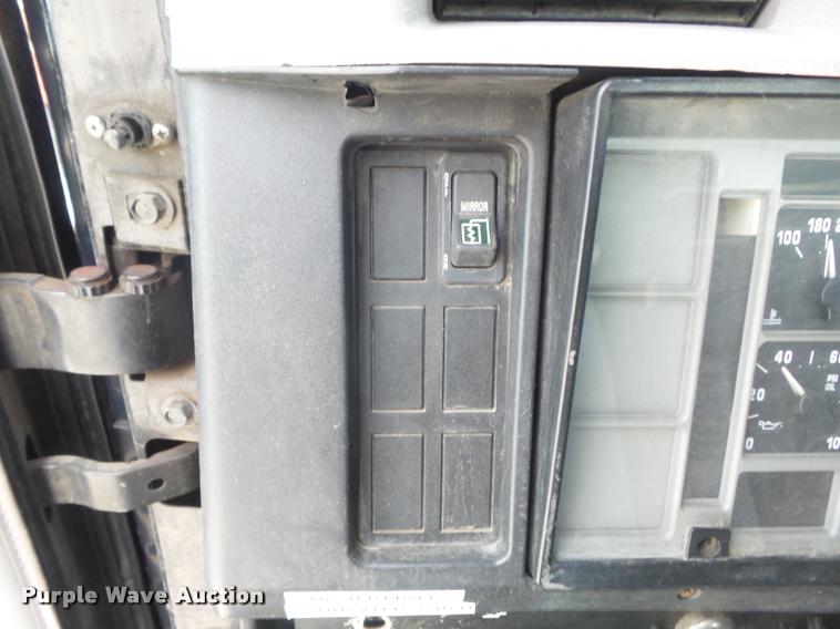 image for item K7614 1997 International 8100 semi truck