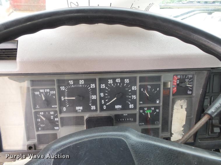 image for item K7614 1997 International 8100 semi truck