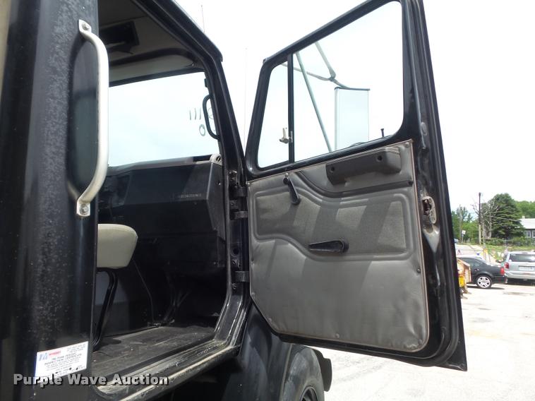 image for item K7614 1997 International 8100 semi truck