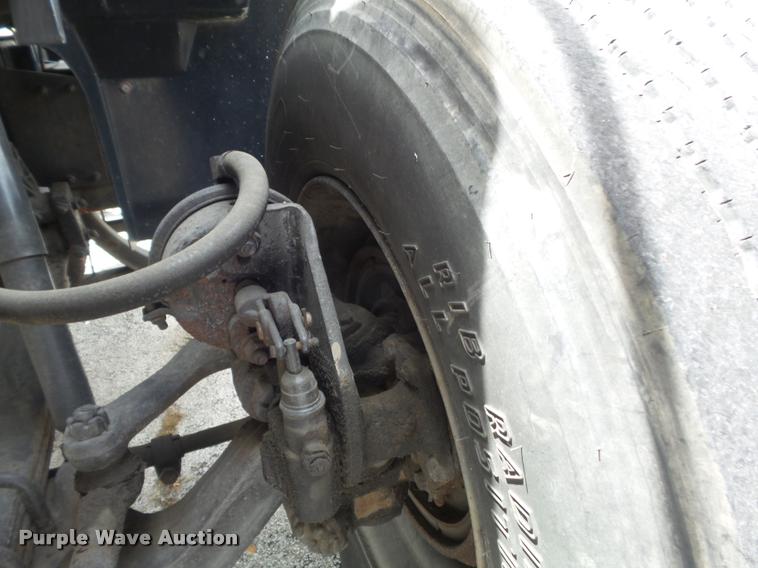 image for item K7614 1997 International 8100 semi truck