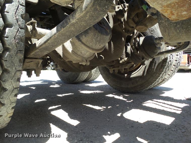 image for item L5599 2001 Freightliner FLD120 semi truck