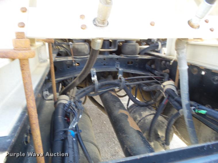 image for item L5599 2001 Freightliner FLD120 semi truck