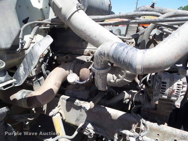 image for item L5599 2001 Freightliner FLD120 semi truck