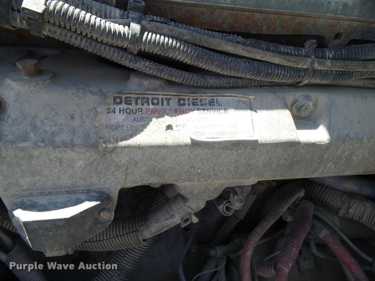 image for item L5599 2001 Freightliner FLD120 semi truck