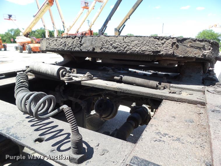 image for item L5599 2001 Freightliner FLD120 semi truck