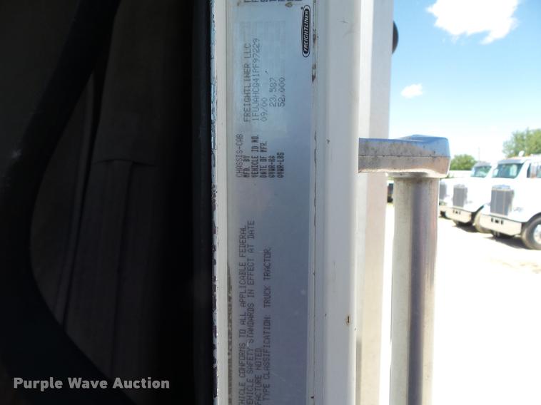 image for item L5599 2001 Freightliner FLD120 semi truck