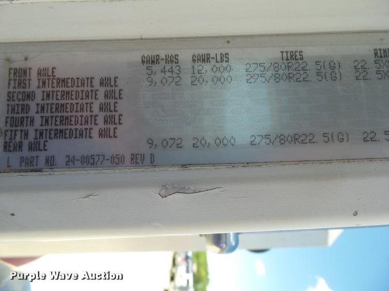 image for item L5599 2001 Freightliner FLD120 semi truck