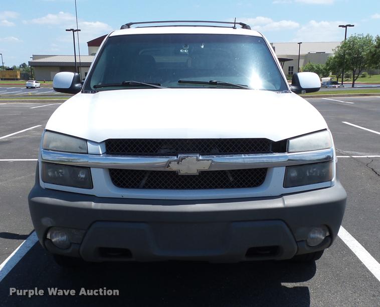 image for item AZ9431 2002 Chevrolet Avalanche 1500 Z66 Crew Cab pickup truck