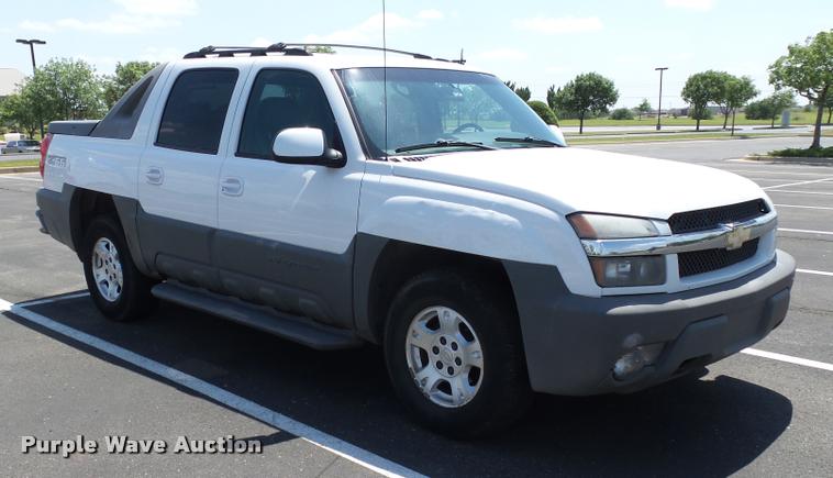 image for item AZ9431 2002 Chevrolet Avalanche 1500 Z66 Crew Cab pickup truck
