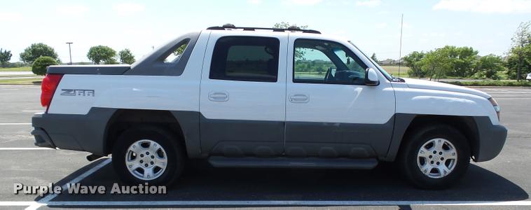image for item AZ9431 2002 Chevrolet Avalanche 1500 Z66 Crew Cab pickup truck