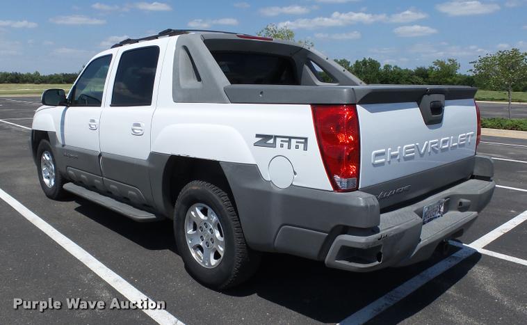 image for item AZ9431 2002 Chevrolet Avalanche 1500 Z66 Crew Cab pickup truck