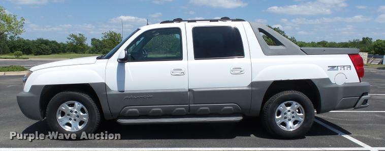 image for item AZ9431 2002 Chevrolet Avalanche 1500 Z66 Crew Cab pickup truck