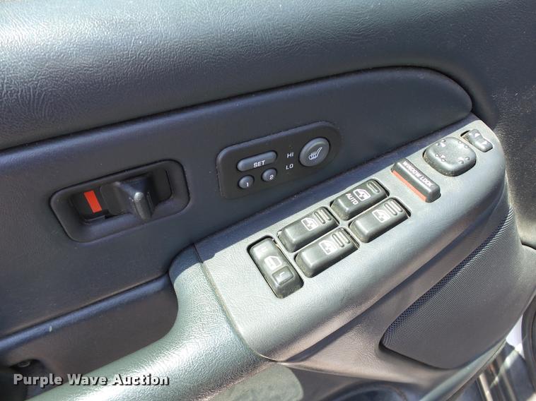 image for item AZ9431 2002 Chevrolet Avalanche 1500 Z66 Crew Cab pickup truck