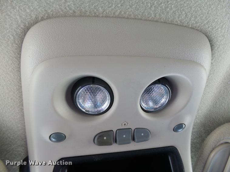 image for item AZ9431 2002 Chevrolet Avalanche 1500 Z66 Crew Cab pickup truck