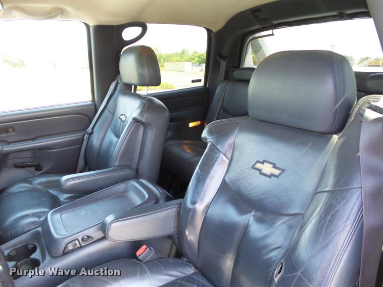 image for item AZ9431 2002 Chevrolet Avalanche 1500 Z66 Crew Cab pickup truck