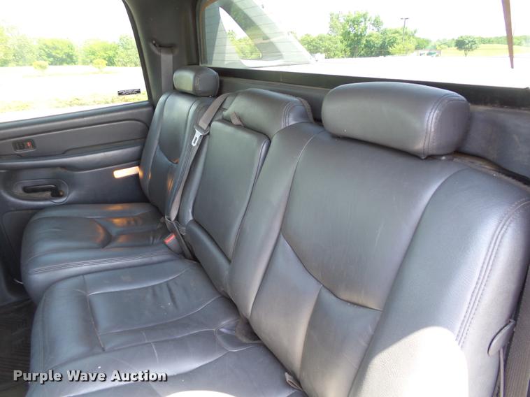 image for item AZ9431 2002 Chevrolet Avalanche 1500 Z66 Crew Cab pickup truck