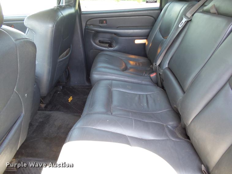 image for item AZ9431 2002 Chevrolet Avalanche 1500 Z66 Crew Cab pickup truck