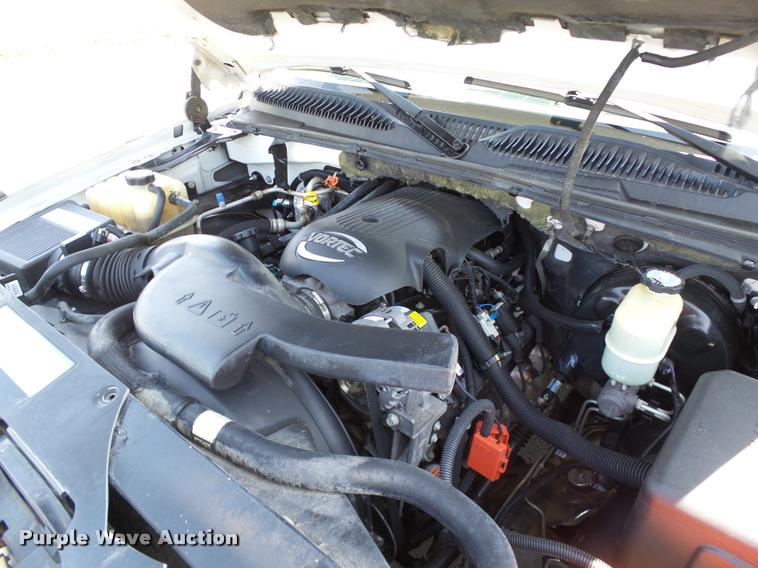 image for item AZ9431 2002 Chevrolet Avalanche 1500 Z66 Crew Cab pickup truck