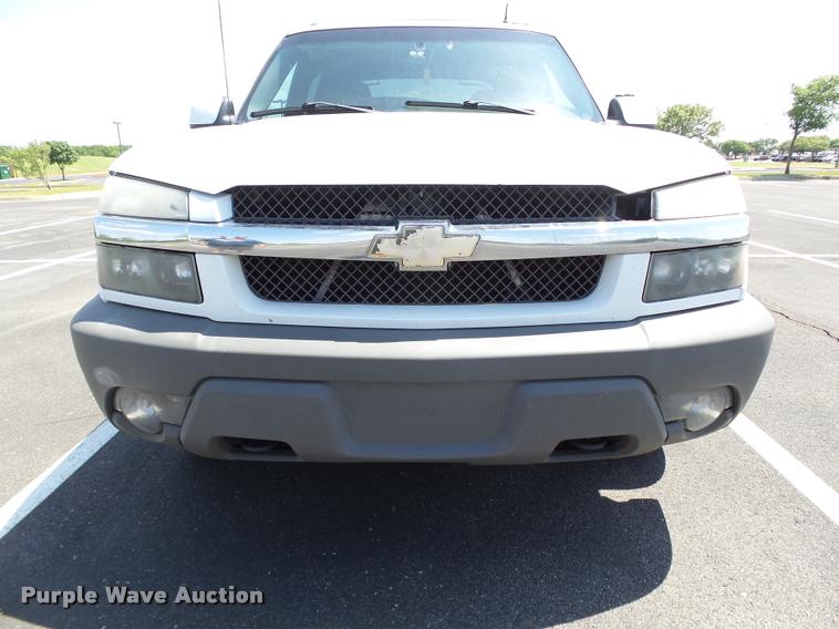 image for item AZ9431 2002 Chevrolet Avalanche 1500 Z66 Crew Cab pickup truck