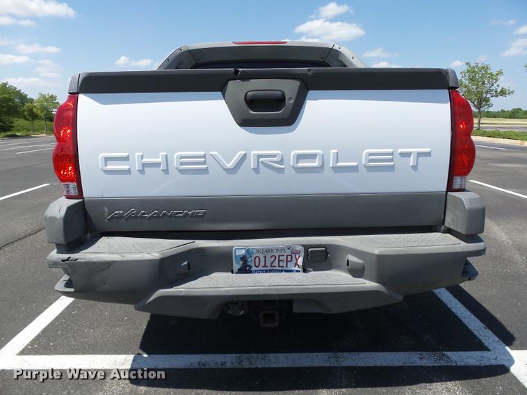 image for item AZ9431 2002 Chevrolet Avalanche 1500 Z66 Crew Cab pickup truck