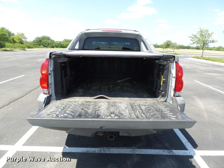 image for item AZ9431 2002 Chevrolet Avalanche 1500 Z66 Crew Cab pickup truck