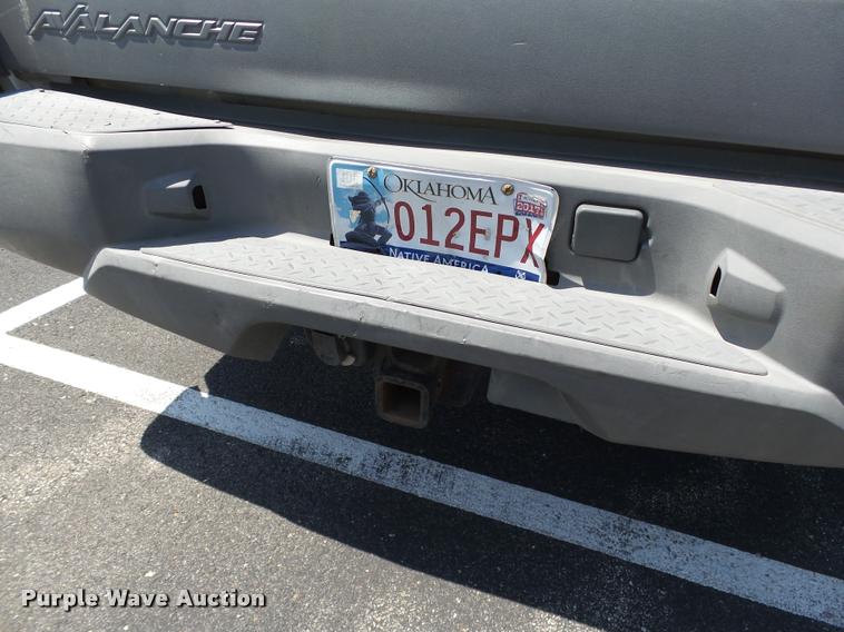 image for item AZ9431 2002 Chevrolet Avalanche 1500 Z66 Crew Cab pickup truck