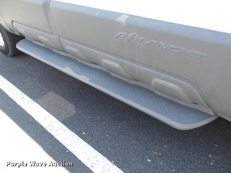 image for item AZ9431 2002 Chevrolet Avalanche 1500 Z66 Crew Cab pickup truck