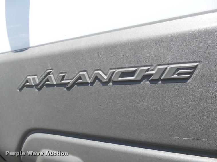 image for item AZ9431 2002 Chevrolet Avalanche 1500 Z66 Crew Cab pickup truck