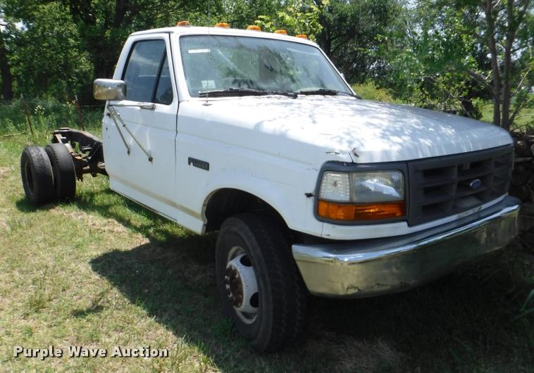 image for item CA9614 1994 Ford F450 Super Duty XL cab and chassis