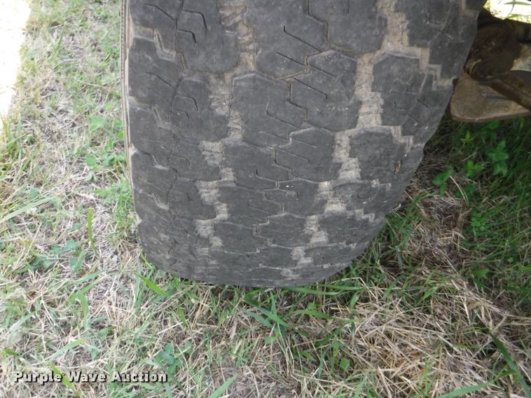 image for item CA9614 1994 Ford F450 Super Duty XL cab and chassis