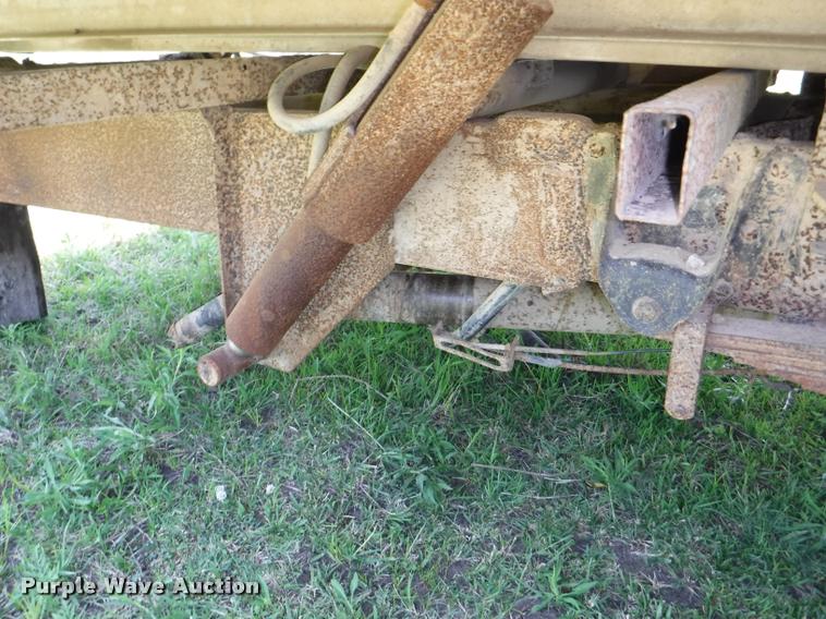 Chevron rollback bed in Longton, KS Item CA9616 sold Purple Wave
