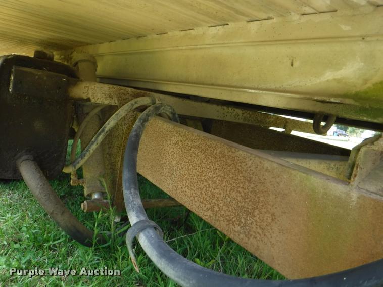 Chevron rollback bed in Longton, KS Item CA9616 sold Purple Wave