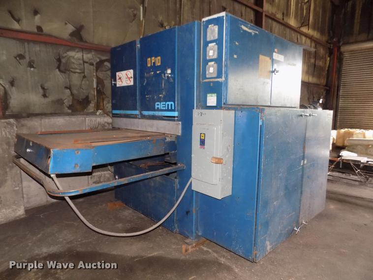 AEM wide belt sander in Omaha, NE Item DA0734 sold Purple Wave